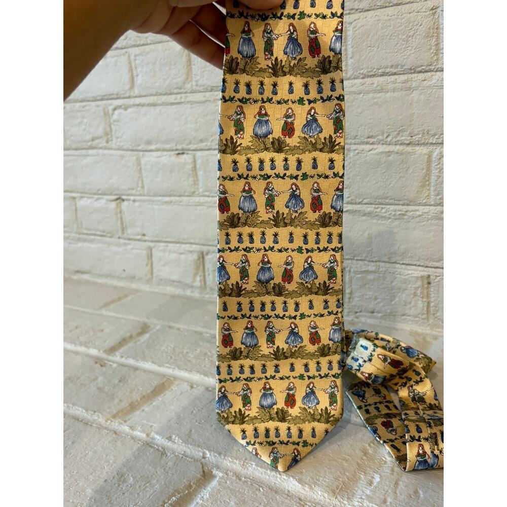 Chereskin HULA DANCE Pineapple SILK NECKTIE TIE NWT